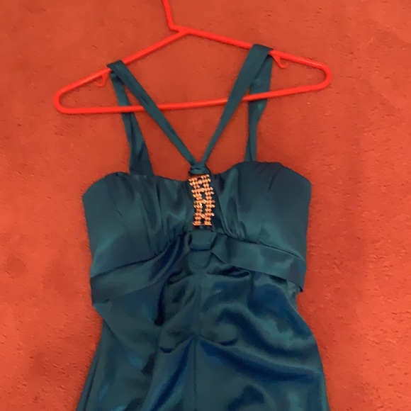 Satin Floor Length Grad/Prom Dress!🤩 - Picture 2 of 3